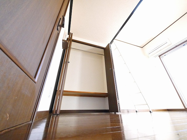 シティパレス生駒谷田町Ｐ７の収納|便利な収納スペースです