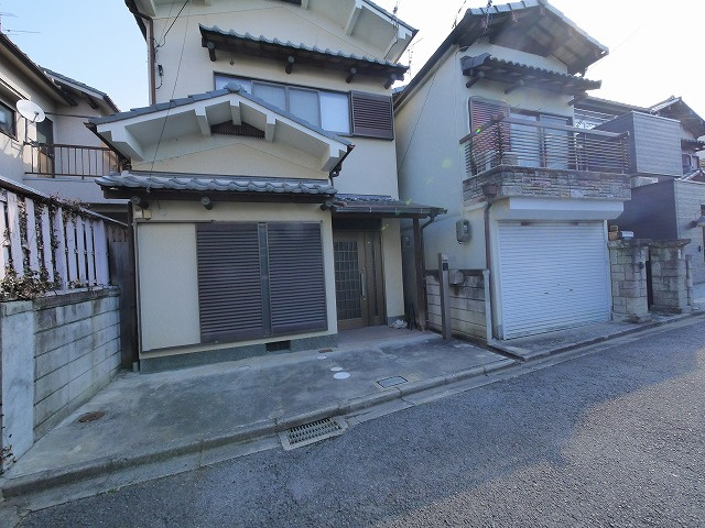 九条平野町戸建の駐車場