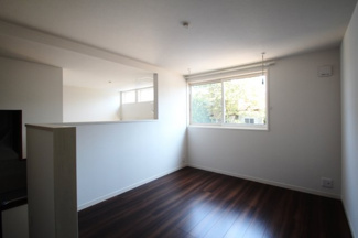 【居間・リビング】 | ラヴィーヌ中丸 | ゆったり過ごせる居間です