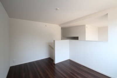 【居間・リビング】 | ラヴィーヌ中丸 | おしゃれな居間です