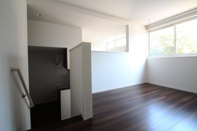 【居間・リビング】 | ラヴィーヌ中丸 | ゆったりとしたリビングです