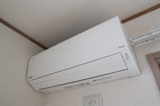 【設備】 | ウィンディタウン貝島Ⅱ　A | エアコン２台付き⇔こちらは寝室にあります