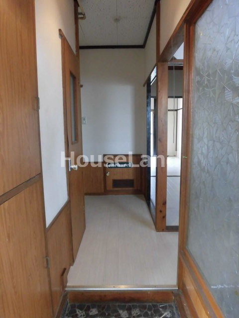 六十谷マンションの玄関