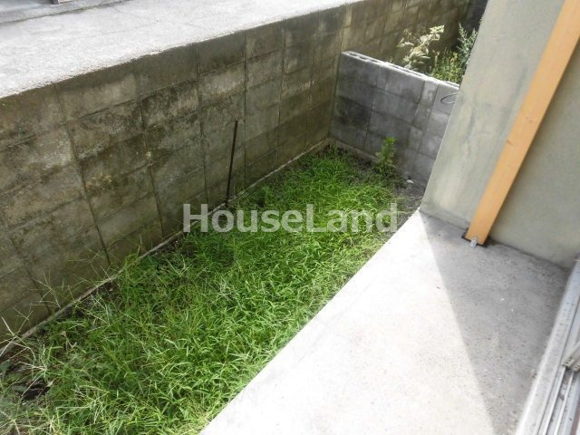 六十谷マンションの庭