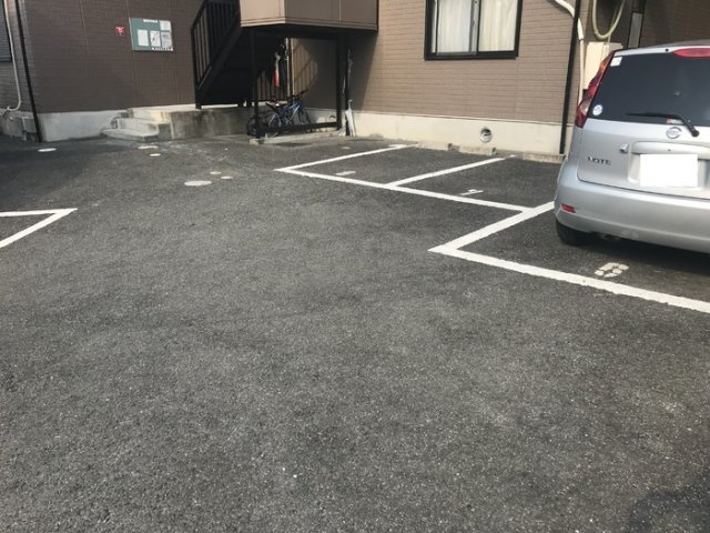 箕面市桜井３丁目のアパートの駐車場
