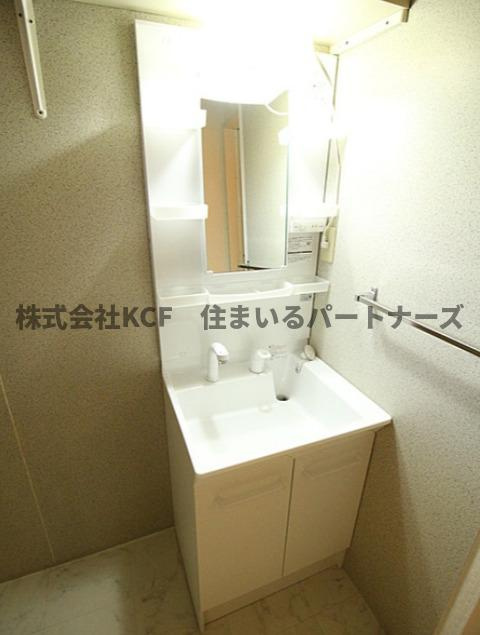 ハイ・フラワーコーポの洗面所|脱衣スペースもあります