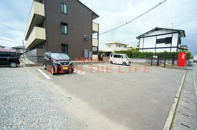 レスピラールⅠ【キャッシュバック対象物件】の駐車場|駐車場があるので、車を買う予定の方も安心です