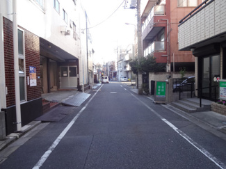 【周辺】 | 植村ビル　物件前　日暮里繊維街通りから1本中に入った静かな環境です