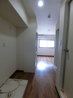 【展望】 | 玄関から室内の景観です！キッチンの奥に洋室6帖のお部屋があります☆