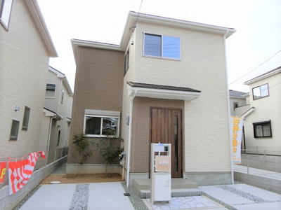 【外観】 | 箕面市稲2丁目新築一戸建 | 【現地写真】 シンプルでありながら品のあるデザインと機能性を兼ね備えている住まいです♪