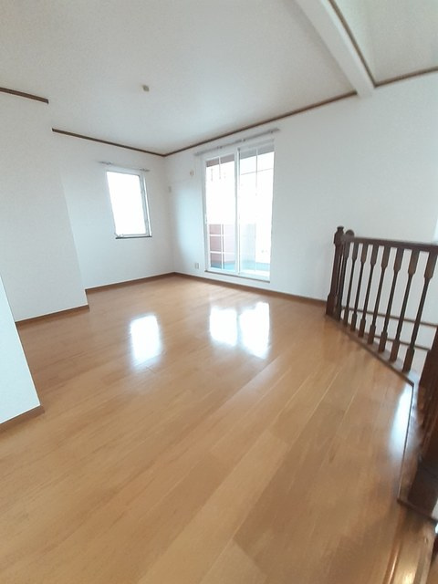 フォレストコート　Ａの居間・リビング|13.8帖の広いリビングで解放感があります！