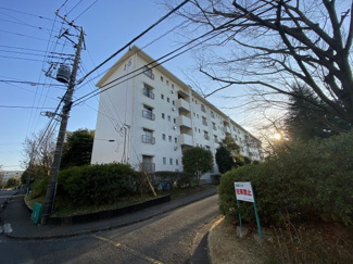 【外観】 | 総戸数１２５４戸、昭和４３年３月築、管理人は日勤勤務につき管理体制良好です♪