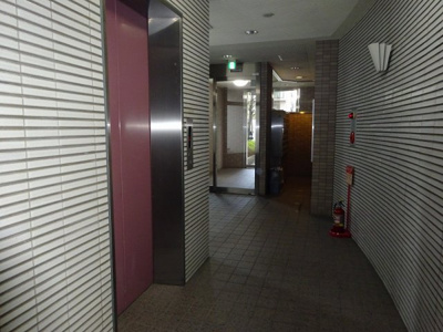 【ロビー】 | サンイースト江坂 | １階エレベーターホールです