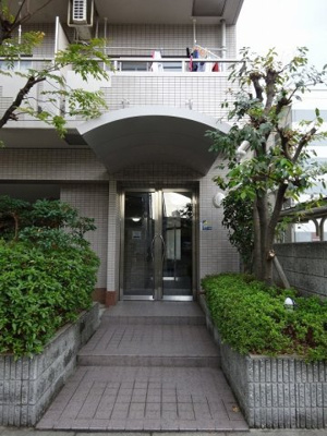 【ロビー】 | サンイースト江坂 | マンション入口です