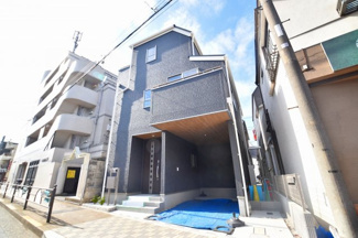 【外観】 | 外観も素敵で黒がカラーがベースのシックなデザインとなっております！