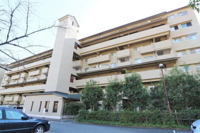 【外観】 | メゾン千里丘F棟 | 【現地写真】 鉄筋コンクリート造の77戸♪大型分譲マンション♪