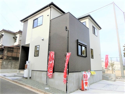 【外観】 | 吹田市竹谷町　新築一戸建　 | 【現地写真】シンプルでありながら品のあるデザインと機能性を兼ね備えている住まいです♪