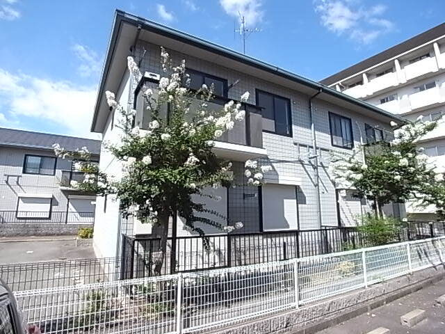 ラークヒルズ弐番館の外観