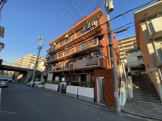 【外観】 | 総戸数１５戸、昭和５９年３月築、管理人は日勤勤務につき管理体制良好です♪