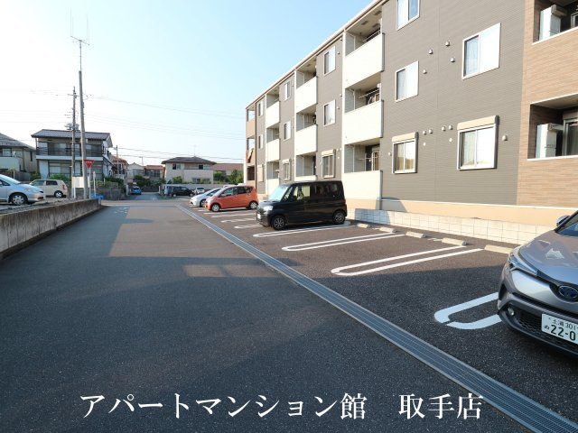 リブ　フラットの駐車場