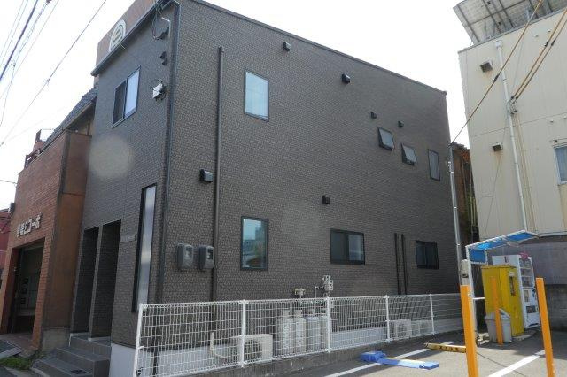 倉敷市川西町のアパートの外観