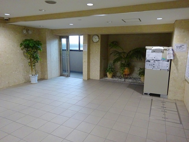 ライオンズプラザ三郷のその他共用部分|JR武蔵野線「三郷」駅徒歩4分の好立地です。近隣にはスーパーや銀行等、生活に欠かせない施設が多数