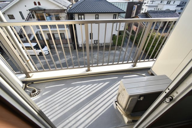 石井マンションのバルコニー|陽当たり良好なバルコニーです