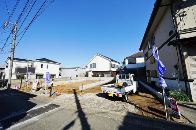西海岸風のデザイン住宅！全棟ＬＤＫ１９帖以上♪２、３号棟カースペース２台。保土ヶ谷区鎌谷町　全３棟新築戸建ての外観