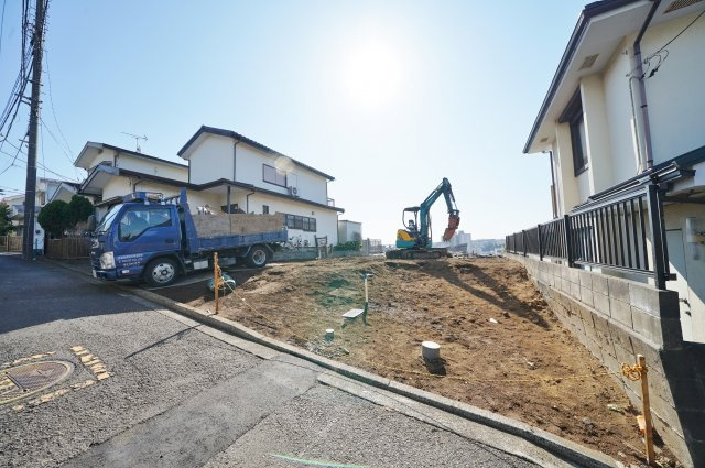 星川駅徒歩１０分！南西ひな壇につき陽当り・眺望良好。保土ヶ谷区峰岡町１丁目　新築戸建ての外観