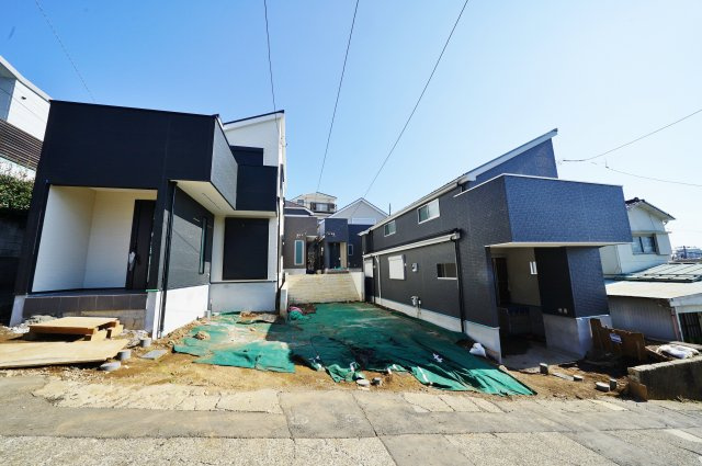 和田町駅から徒歩４分の閑静な住宅街！全棟ＬＤＫ１９帖以上♪カースペース２台（Ｂ・Ｃ号棟）保土ヶ谷区峰岡町２丁目　全４棟新築戸建ての外観