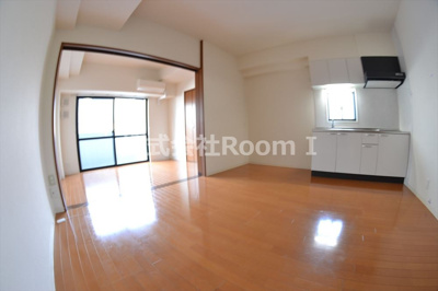 【居間・リビング】 | インテリジェンス御堂 | こちらのリビングで趣味の時間をお楽しみください