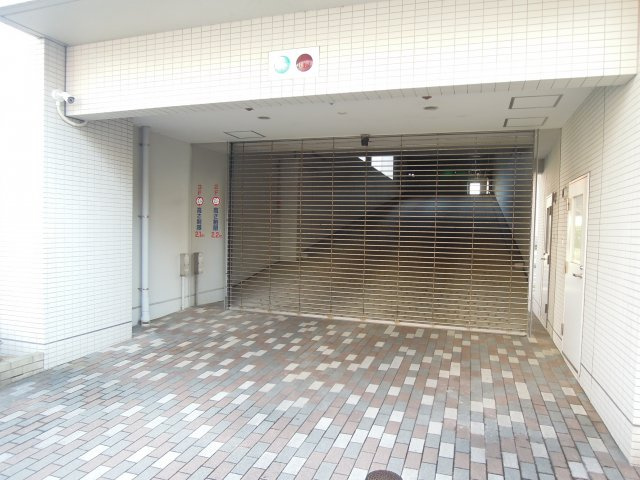 エリアスの駐車場|駐車場入り口
