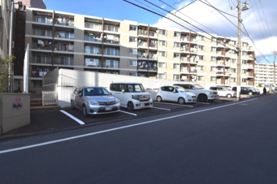 【駐車場】 | ライオンズマンション青葉台 | 平置き駐車場です。