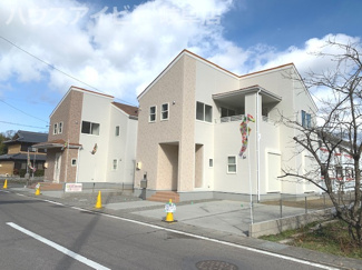 【外観】 | 【岐阜市日野南　新築建売　全2棟】公園すぐそば子育てに優しい環境です♪前面道路8ｍ駐車しやすいです。