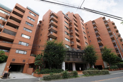 【外観】 | ロイヤル・フェルティ豊中緑丘 | 【現地写真】
鉄筋コンクリート造9階地下1階建て♪
総戸数50戸♪