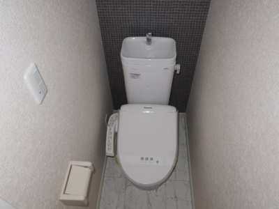 【トイレ】 | ユナイト白楽エドモンドの杜 | 落ち着いた色調のトイレです