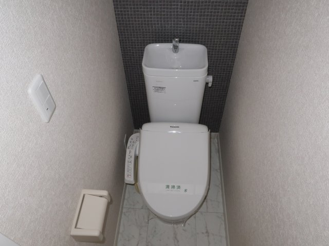【トイレ】 | ユナイト白楽エドモンドの杜 | 落ち着いた色調のトイレです