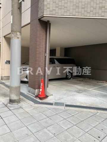 N flat sakura(エヌフラットサクラ)　BRAVI不動産の駐車場|【N flat sakura(エヌフラットサクラ)】車をお持ちの方に嬉しい駐車場付きの物件です