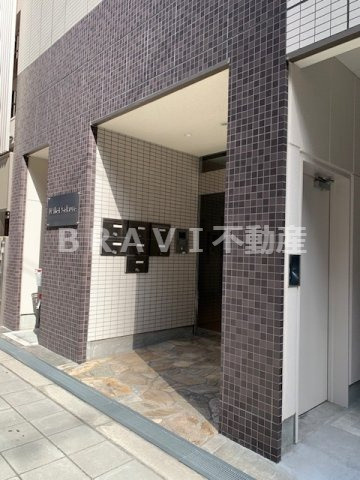 N flat sakura(エヌフラットサクラ)　BRAVI不動産のエントランス|【N flat sakura(エヌフラットサクラ)】ゆとりのあるエントランスです