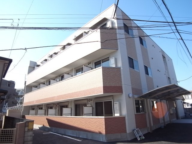 エクセレントコート津田沼の外観|閑静な住宅街に立地　中廊下タイプの建物です