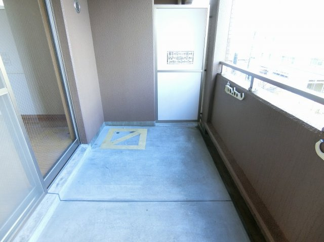 ヒルズ六ツ門のバルコニー|外からの目が気にならないバルコニーで洗濯物が干せます