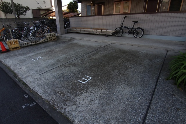 柳澤ハイツの駐車場