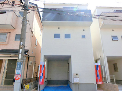 【外観】 | 箕面市稲1丁目　新築一戸建 | 【現地写真】
シンプルでありながら品のあるデザインと機能性を兼ね備えている住まいです♪