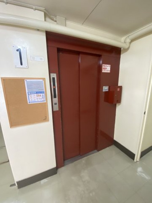 【その他共用部分】 | 田園ハイツ藤が丘 | お買い物時やベビーカーの出し入れに便利なエレベーター付です。