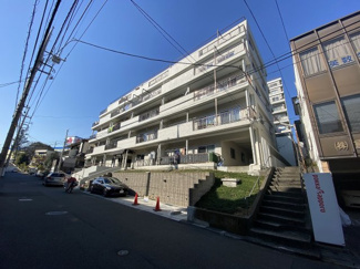 【外観】 | 総戸数５８戸、昭和４９年３月築、管理人は巡回勤務につき管理体制良好です♪