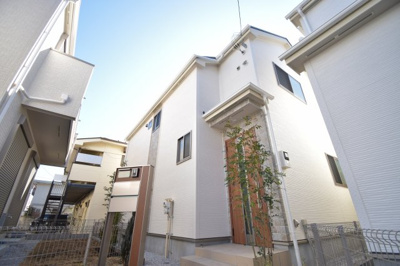 【外観】 | 国立市東4丁目　新築戸建て　全5棟　4号棟 | 太陽の恩恵を存分に受けられる邸宅。住まうご家族の心地よさを最優先した意匠をご体感下さい。