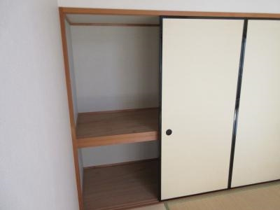 レジデンスオザックの収納|押入