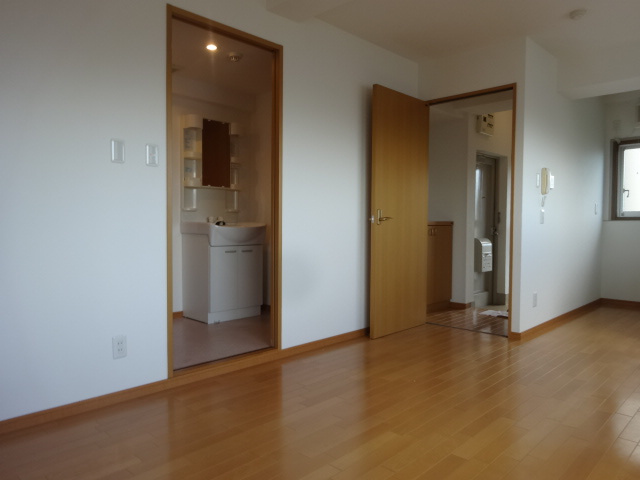 第一中村マンションの居間・リビング|参考、同建物・反転間取りの号室