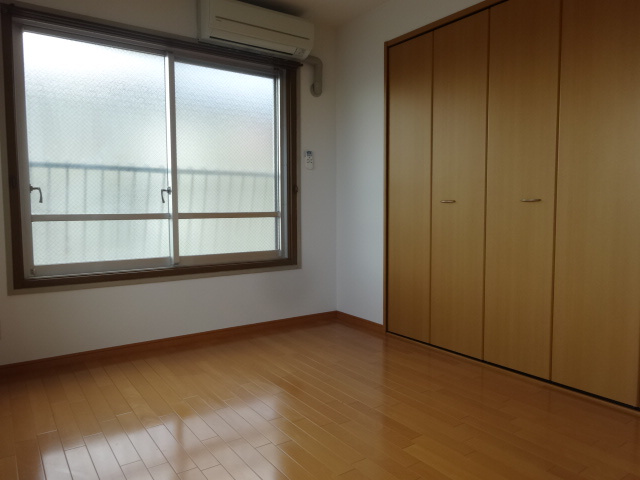 第一中村マンションの寝室|参考、同建物・反転間取りの号室