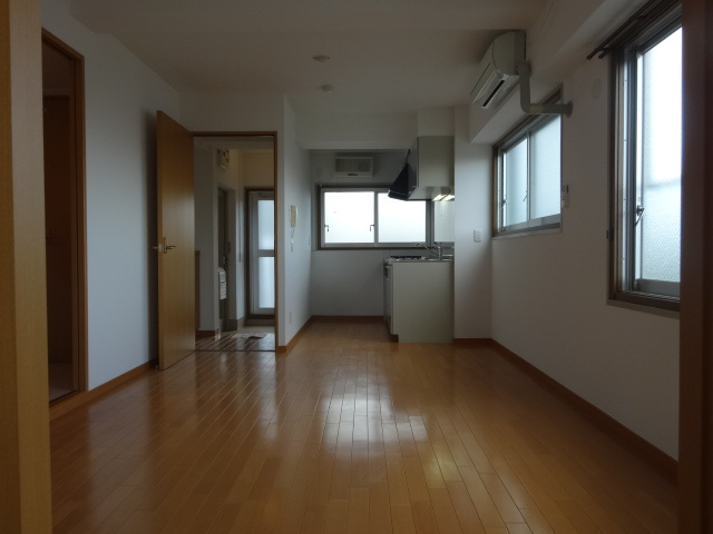 第一中村マンションの居間・リビング|参考、同建物・反転間取りの号室